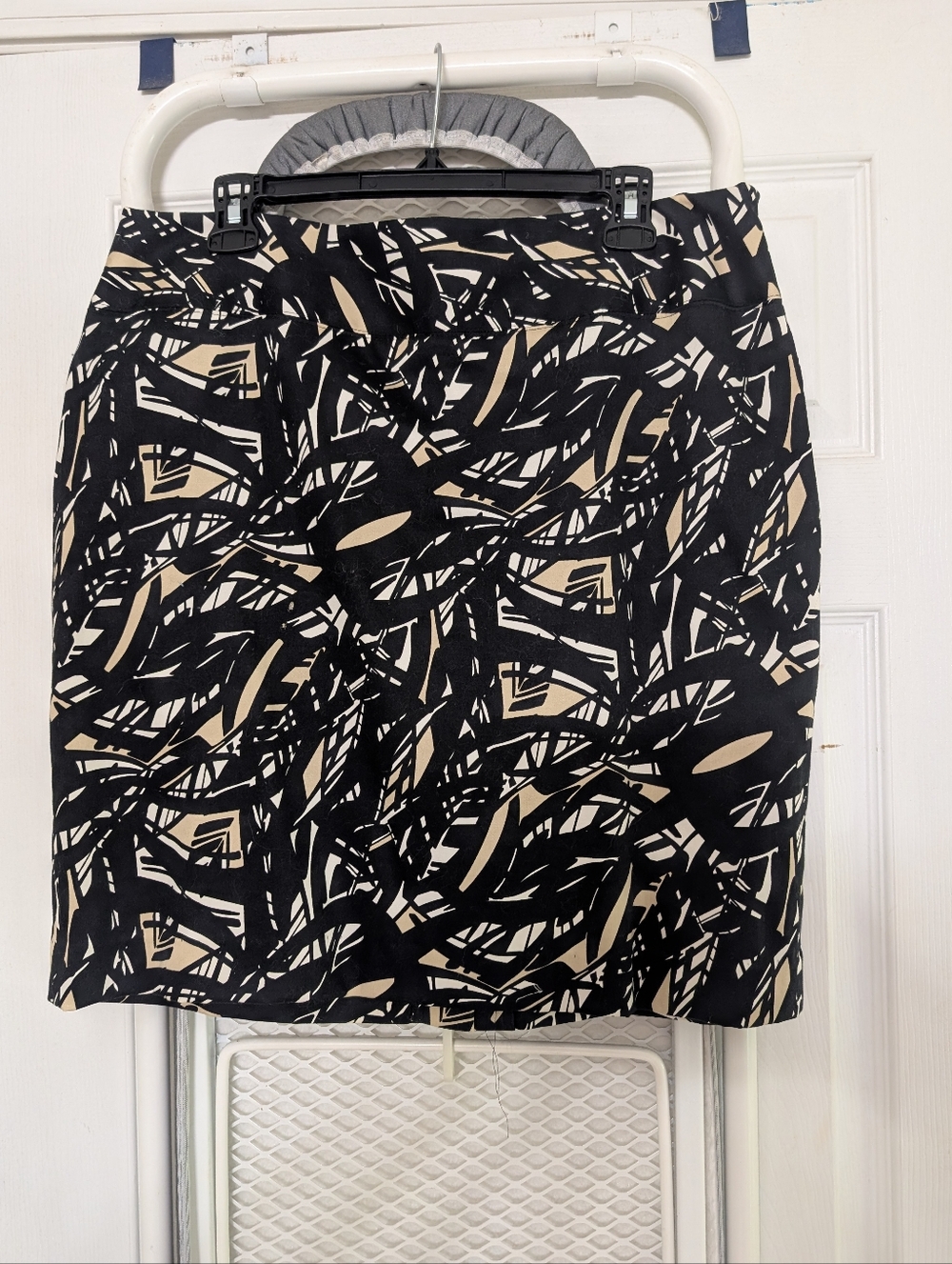Alfani Black and Beige Abstract Print Pencil Skirt